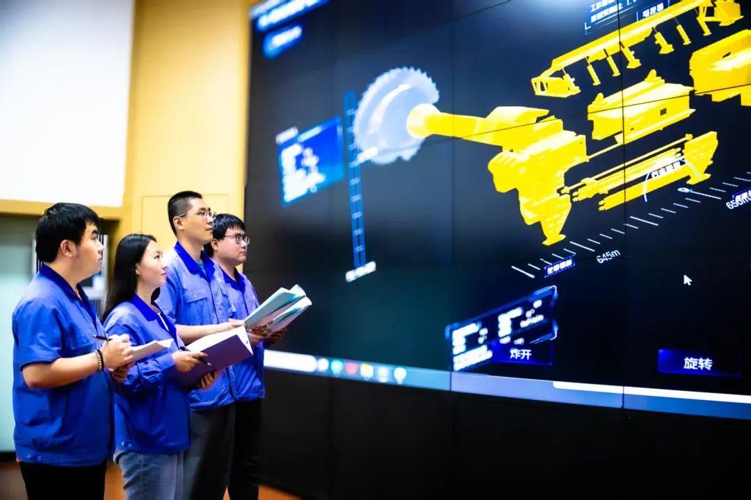 陕煤集团重装集团上半年业绩亮眼 营收利润双提升，技术服务成关键引擎